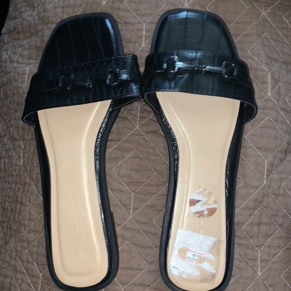 BRAND NEW BLACK SANDALS ‼️ - Picture 1 of 3